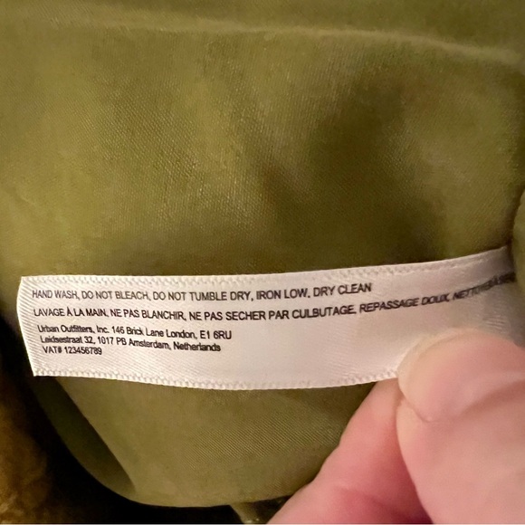 Urban Outfitters Chartreuse Green Bag with Lavender Web Design. NWT. - Picture 5 of 8